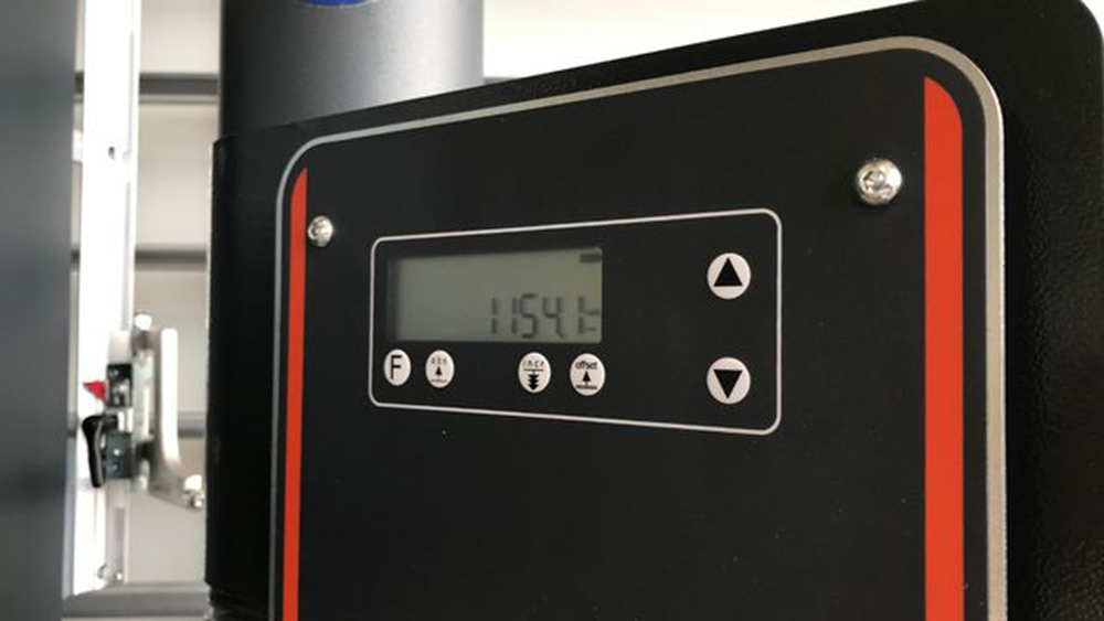 Taiere orizontală cu afisaj digital